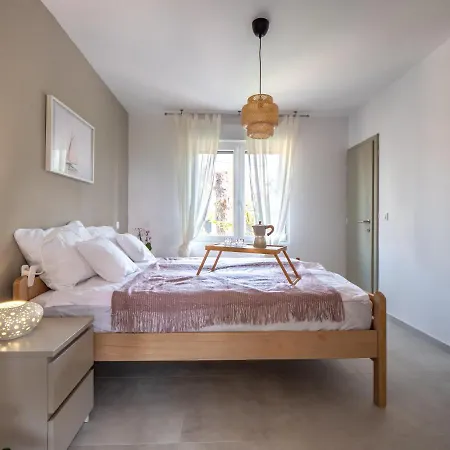 Sunny Side Apartment *