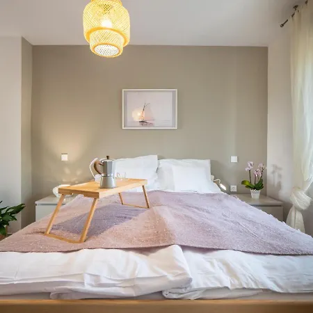 Sunny Side Apartment